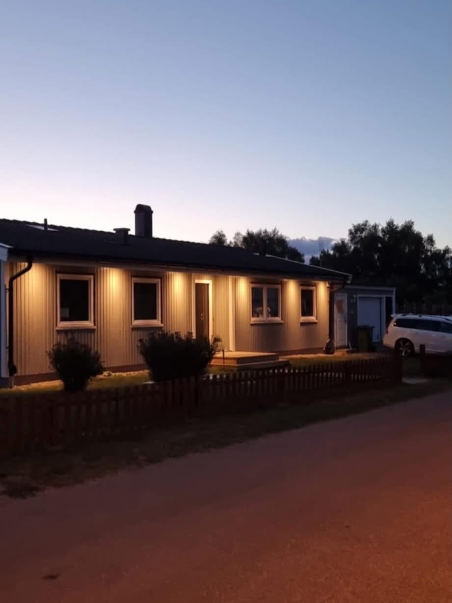 Fasadrenovering av hus i skymning